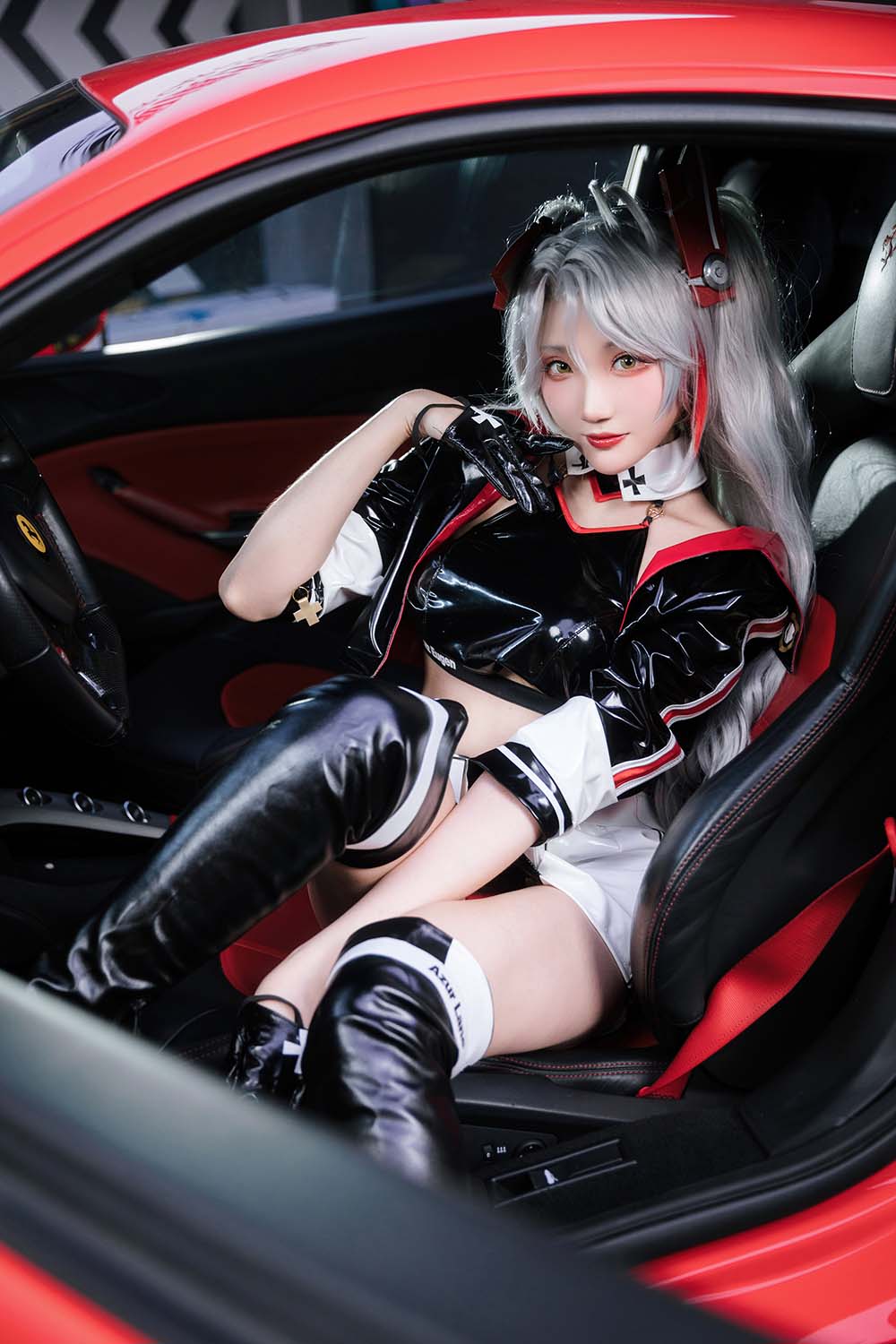 瓜希酱 & Momoko葵葵 – 碧蓝航线-欧根&企业-赛车女郎 Cosplay-第1张