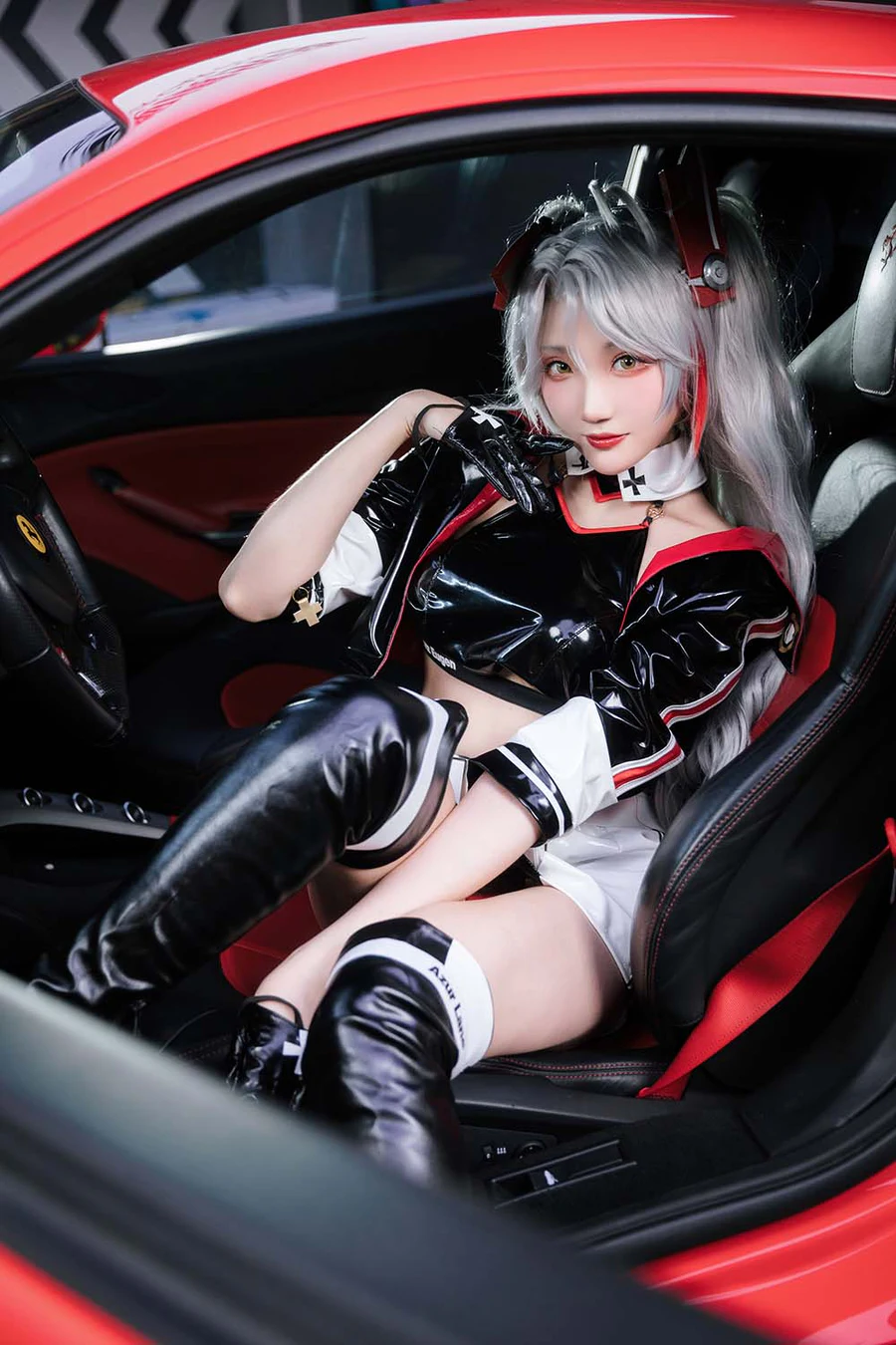 瓜希酱 & Momoko葵葵 – 碧蓝航线-欧根&企业-赛车女郎 Cosplay-第1张