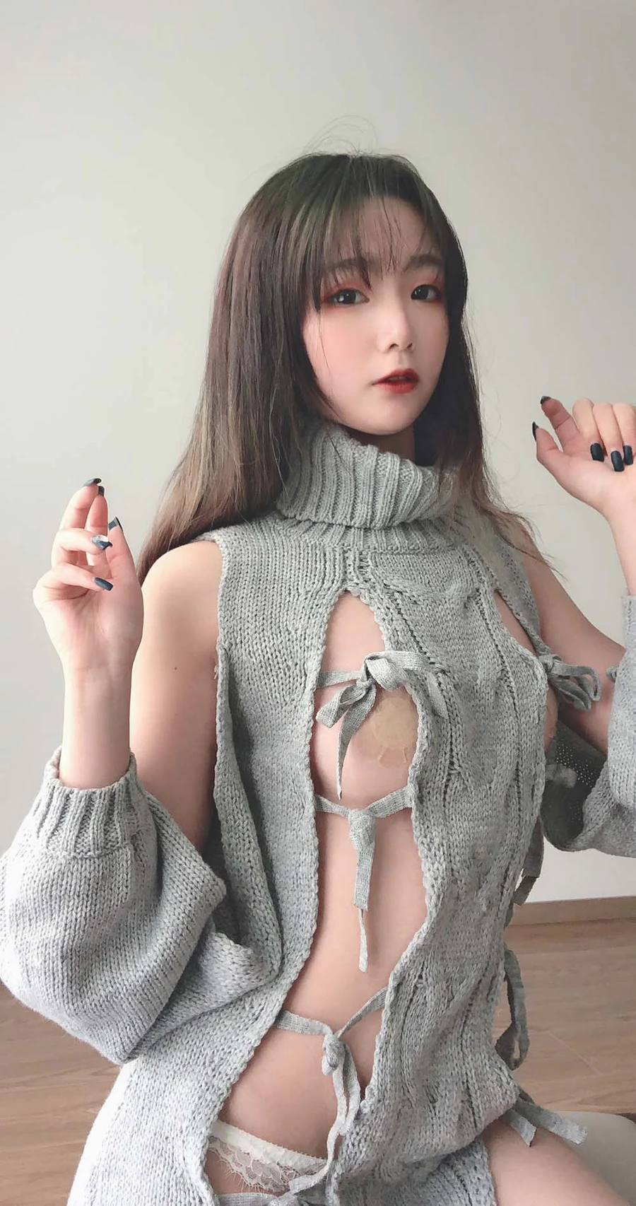 萌妹是青水 – 露背毛衣 Cosplay-第1张