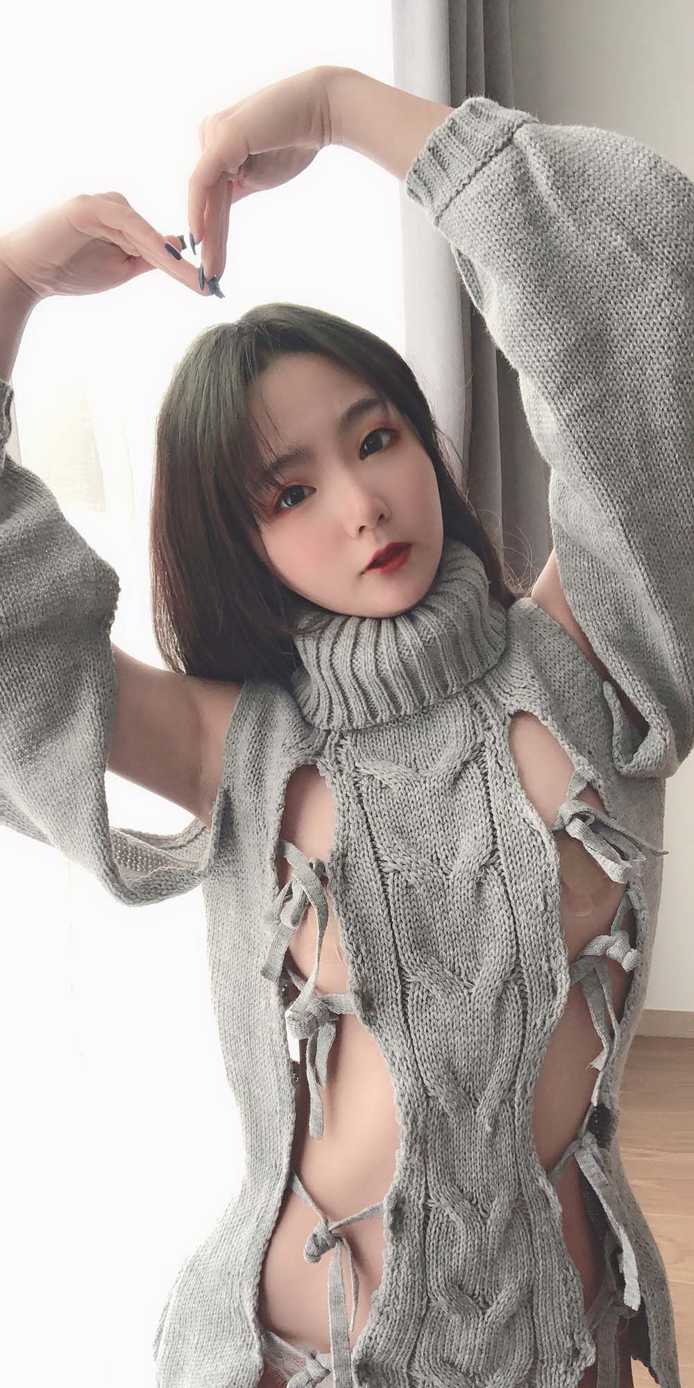 萌妹是青水 – 露背毛衣 Cosplay-第2张