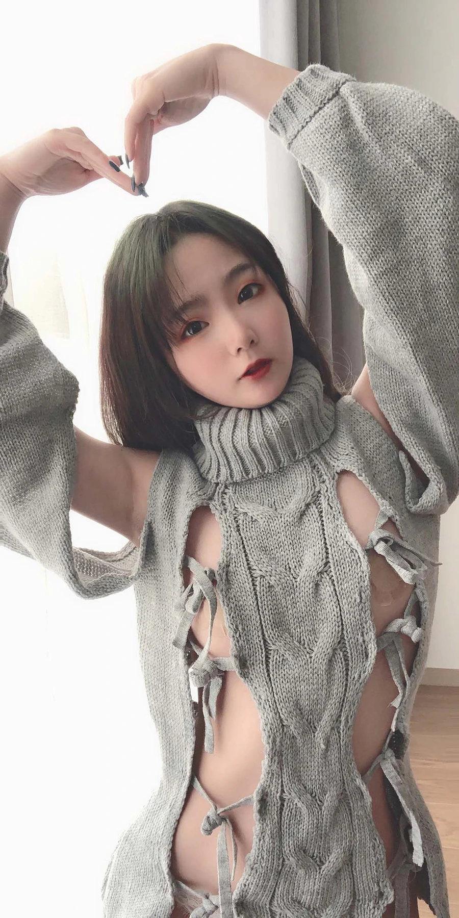 萌妹是青水 – 露背毛衣 Cosplay-第2张