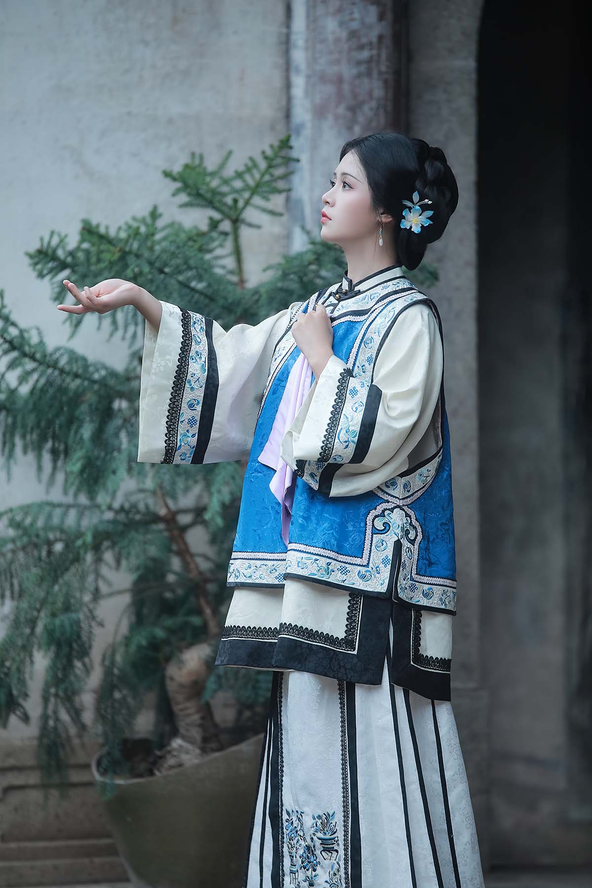 [YITUYU艺图语]2024.10.09 胭脂泪 何香菇 YITUYU艺图语-第1张