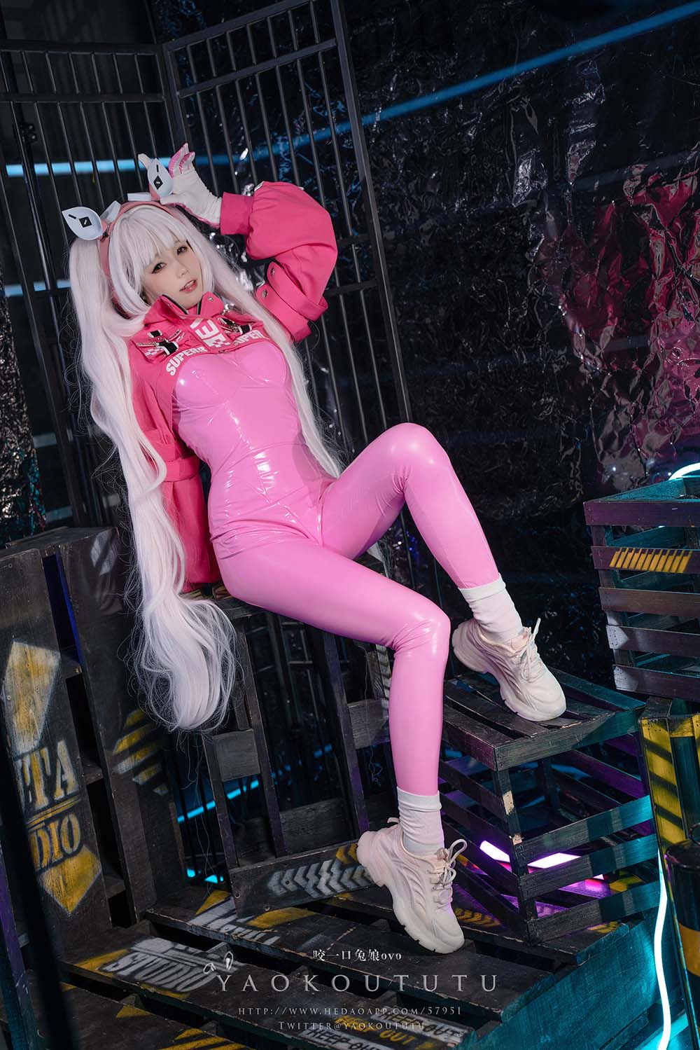 咬一口兔娘 – NIKKE：爱丽丝 Cosplay-第2张