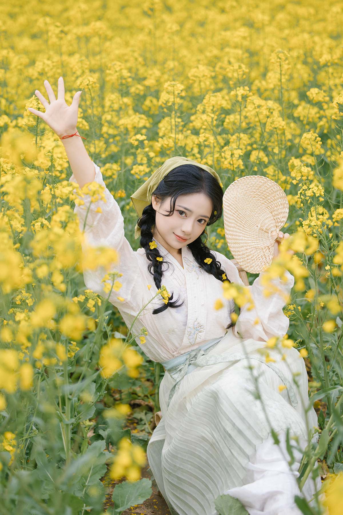 [YITUYU艺图语]2024.10.29 油菜花与少女 衔鹿 YITUYU艺图语-第1张