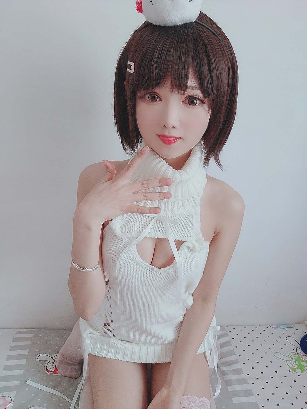 羽天shine – 白丝白色毛衣 Cosplay-第1张