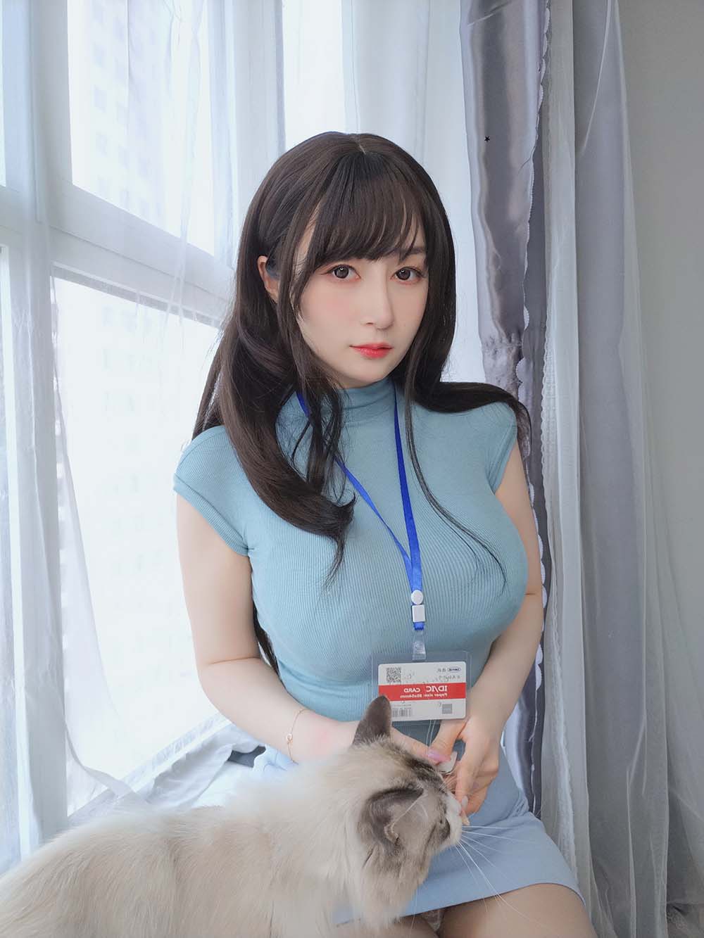 白银 – 巨乳の後輩 Cosplay-第1张
