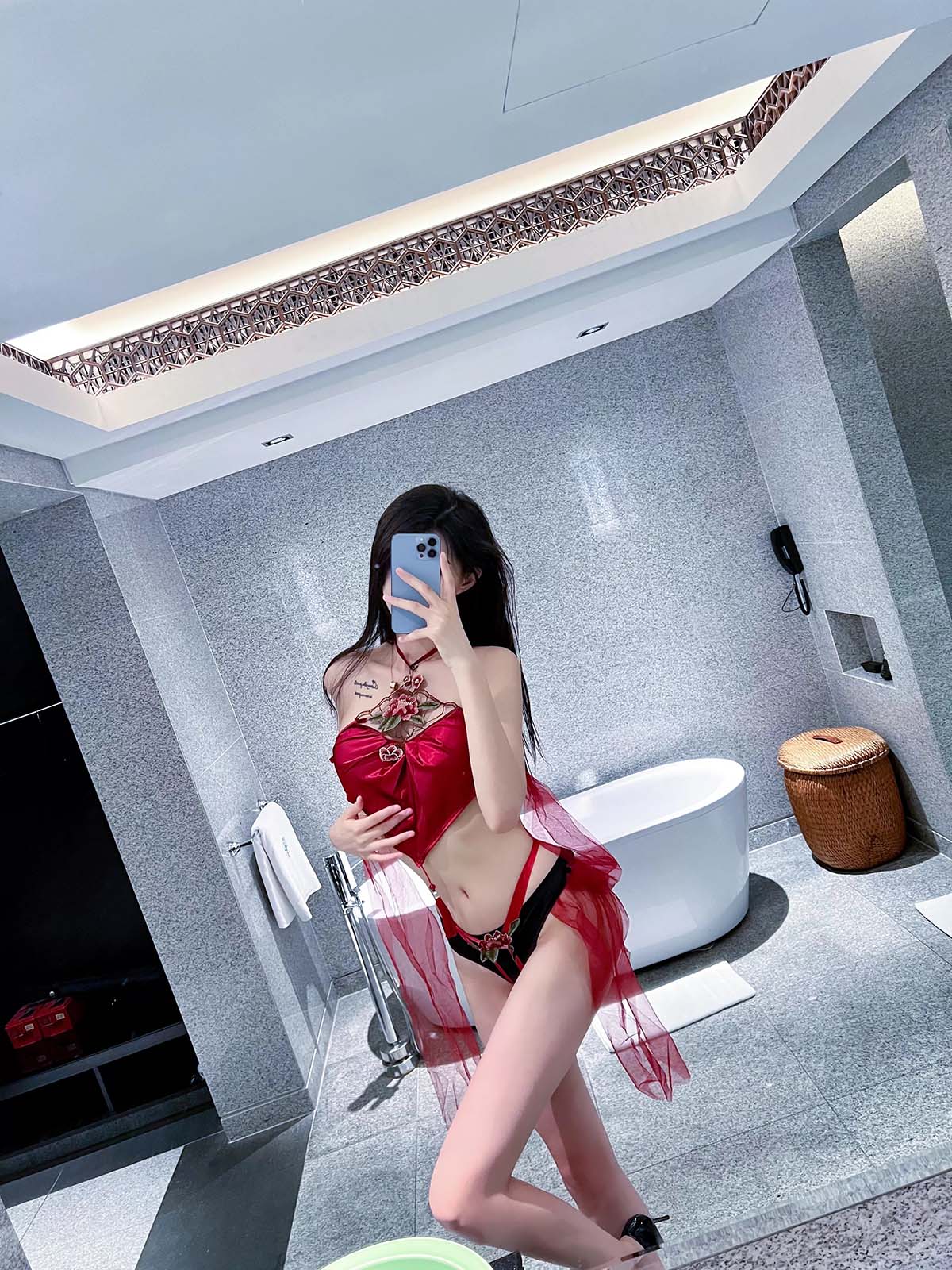 葛征GeZheng – 红色肚兜 Cosplay-第1张