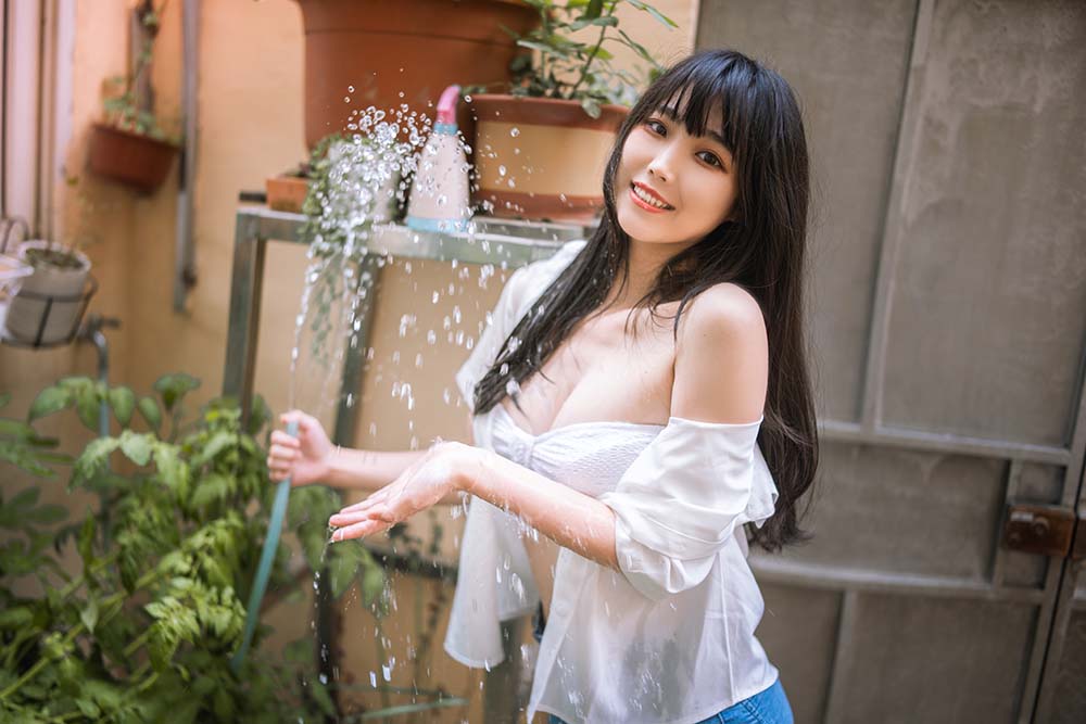 汪知子 – 夏日小院 Cosplay-第1张