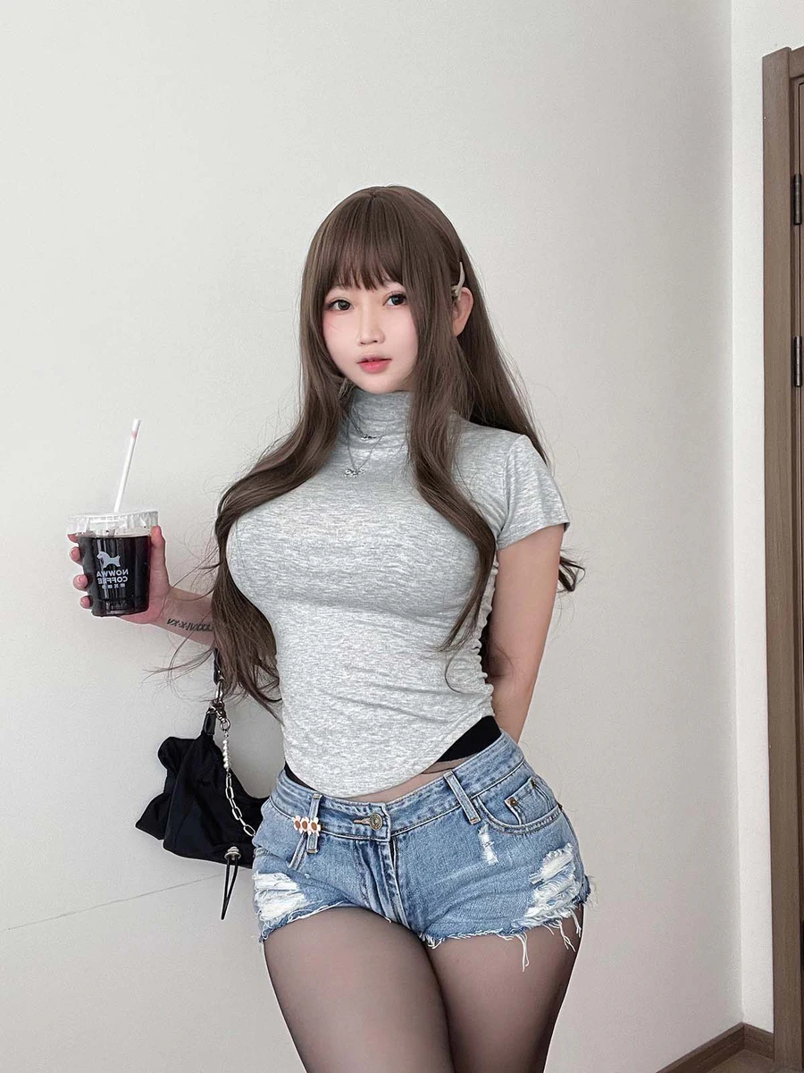 蜜桃少女是依酱呀 – 学姐的背影 Cosplay-第1张