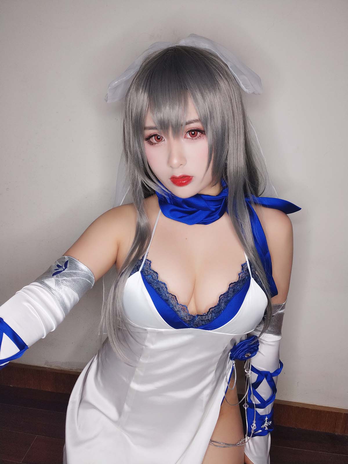柘烟_Zuken – 路易九世礼服自拍 Cosplay-第1张