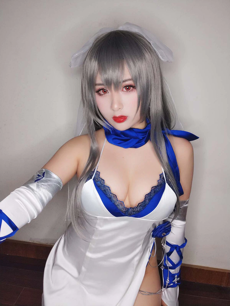 柘烟_Zuken – 路易九世礼服自拍 Cosplay-第1张