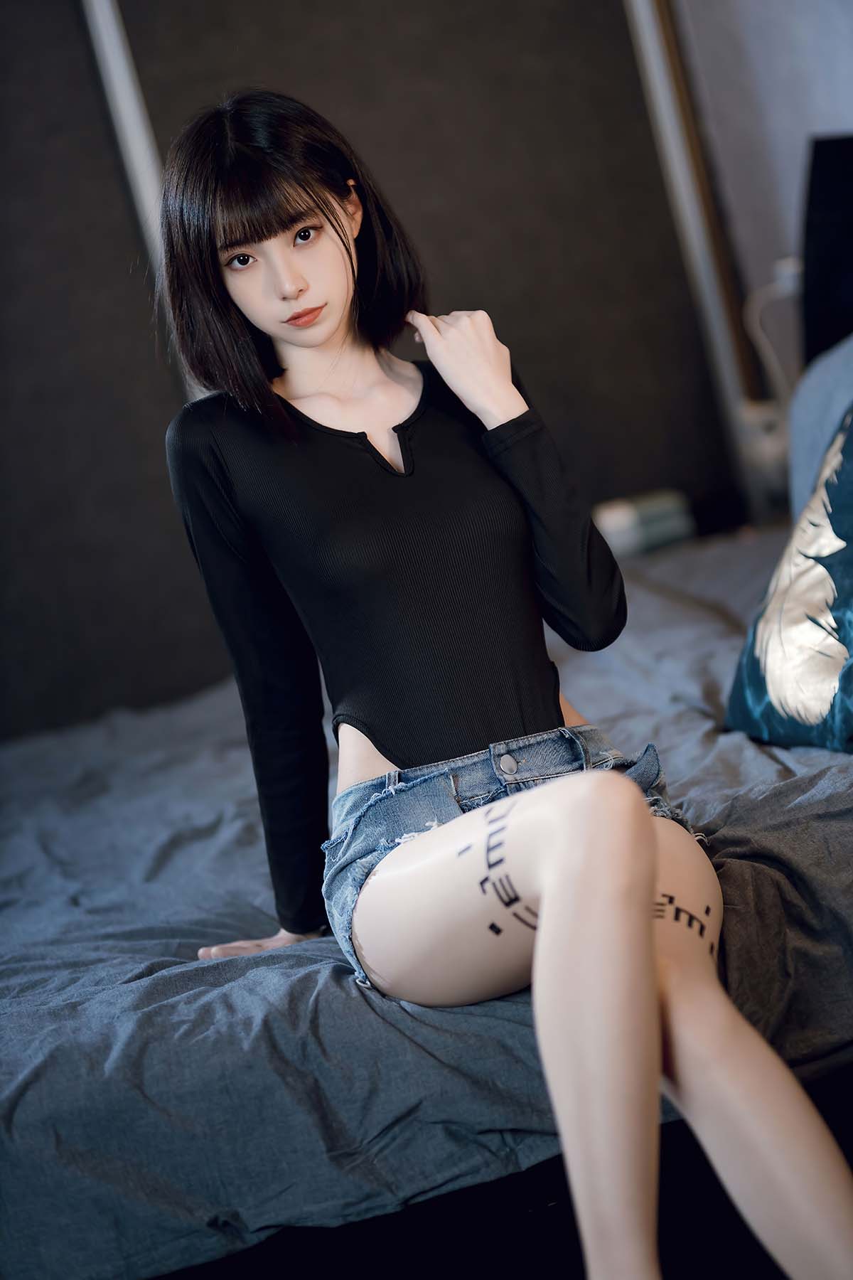 许岚(叁月life) – 纯欲牛仔短裤2 Cosplay-第1张