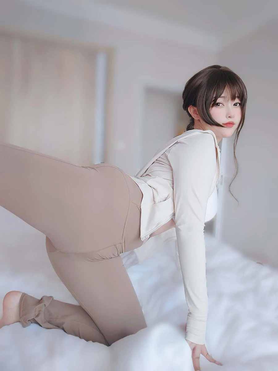 女主K – 瑜伽服 Cosplay-第2张