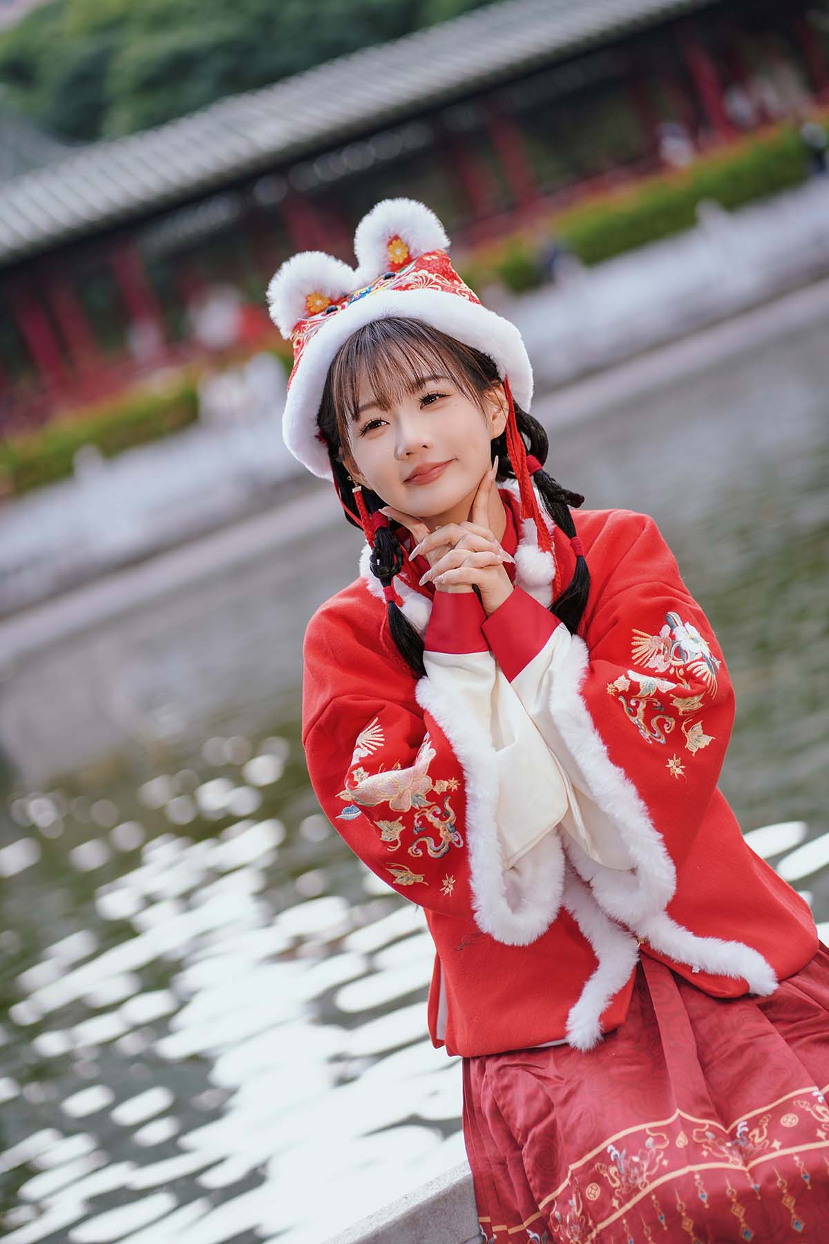 [YITUYU艺图语]2025.01.31 红韵倩影 · 新年少女写真 甜心小鹿 YITUYU艺图语-第2张