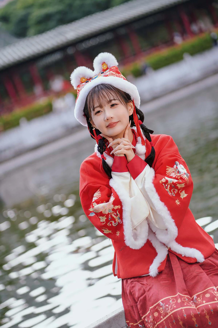 [YITUYU艺图语]2025.01.31 红韵倩影 · 新年少女写真 甜心小鹿 YITUYU艺图语-第2张