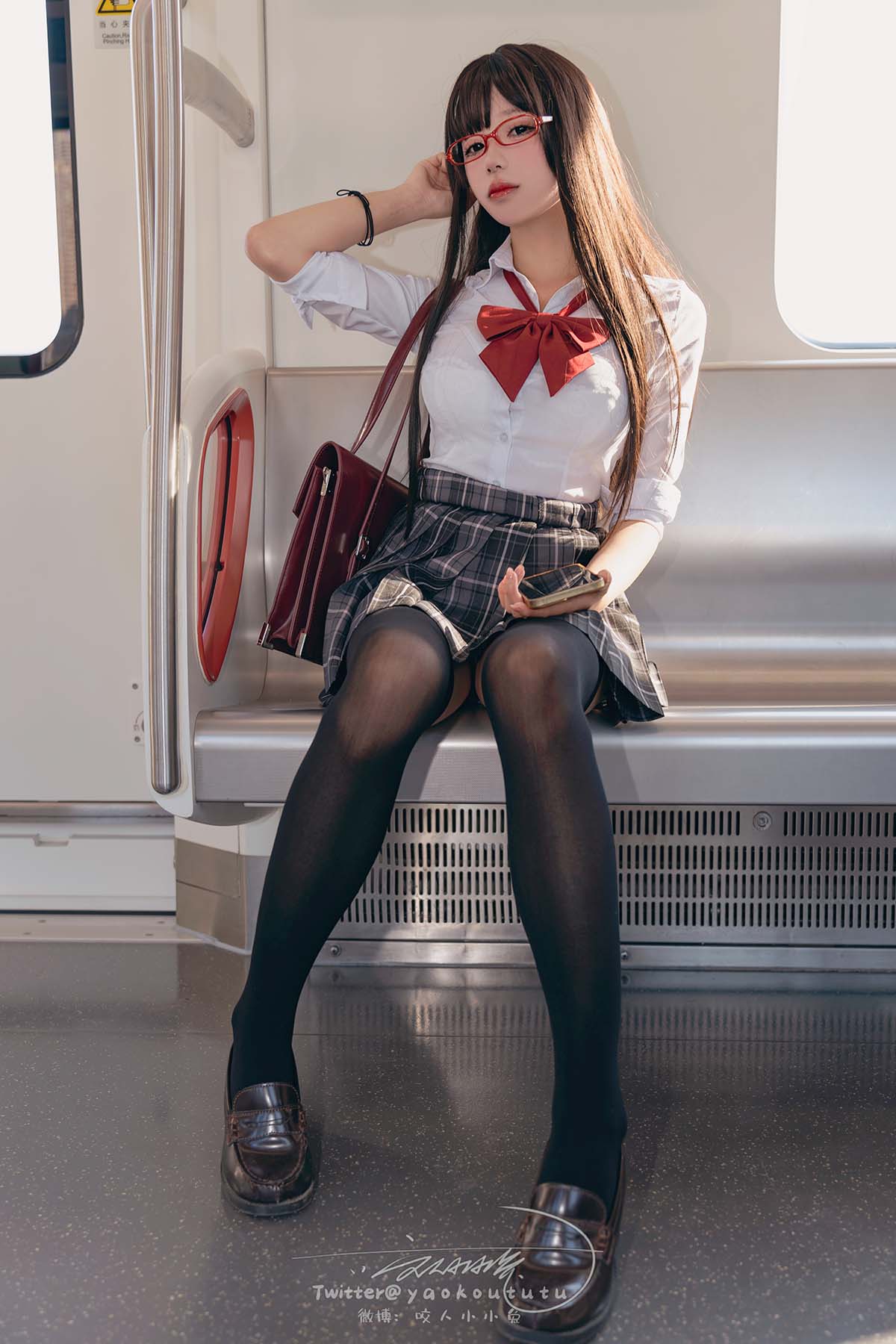 咬一口兔娘 – 电车惊魂 Cosplay-第1张