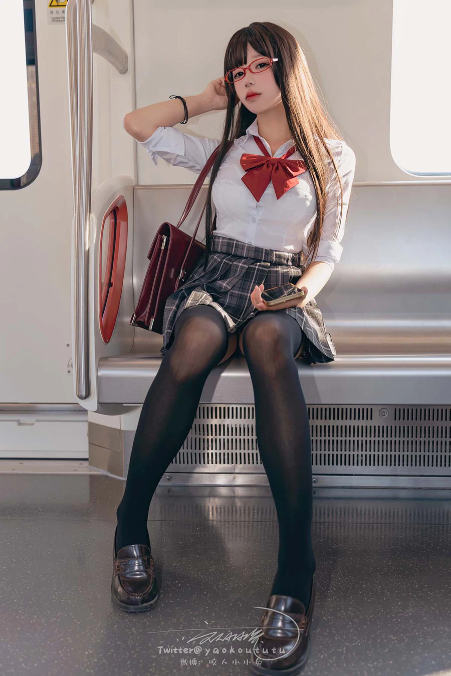 咬一口兔娘 – 电车惊魂 Cosplay-第1张