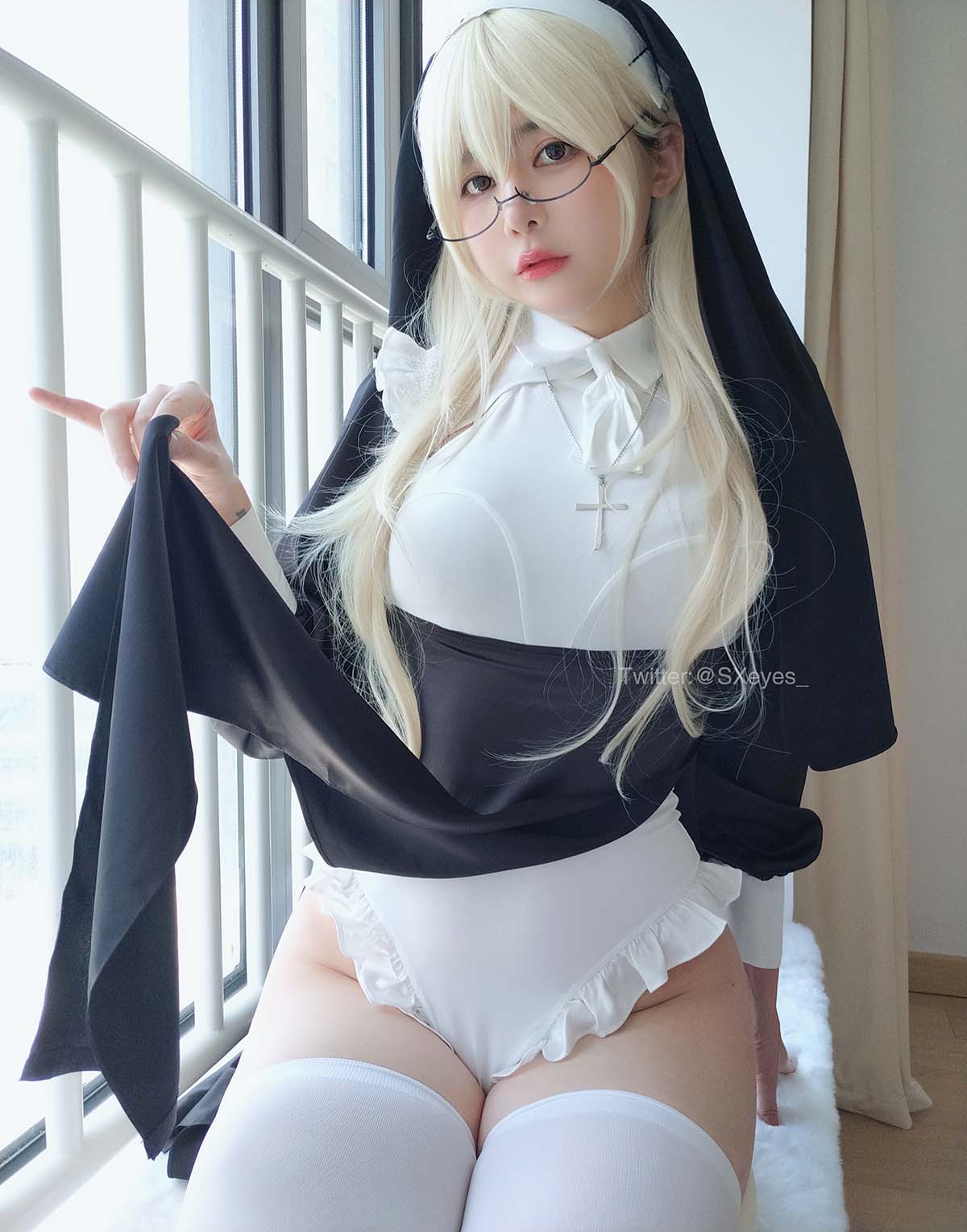 眼酱大魔王w – 修女 Cosplay-第1张