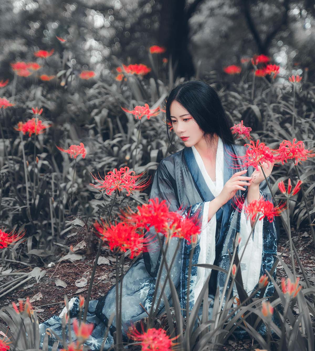 拿相机的执义 – 汉服古风写真彼岸花 Cosplay-第1张