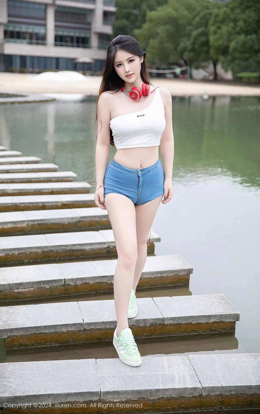 [Xiuren秀人网]2024.10.28 NO.9354 诗诗kiki Xiuren秀人网-第2张
