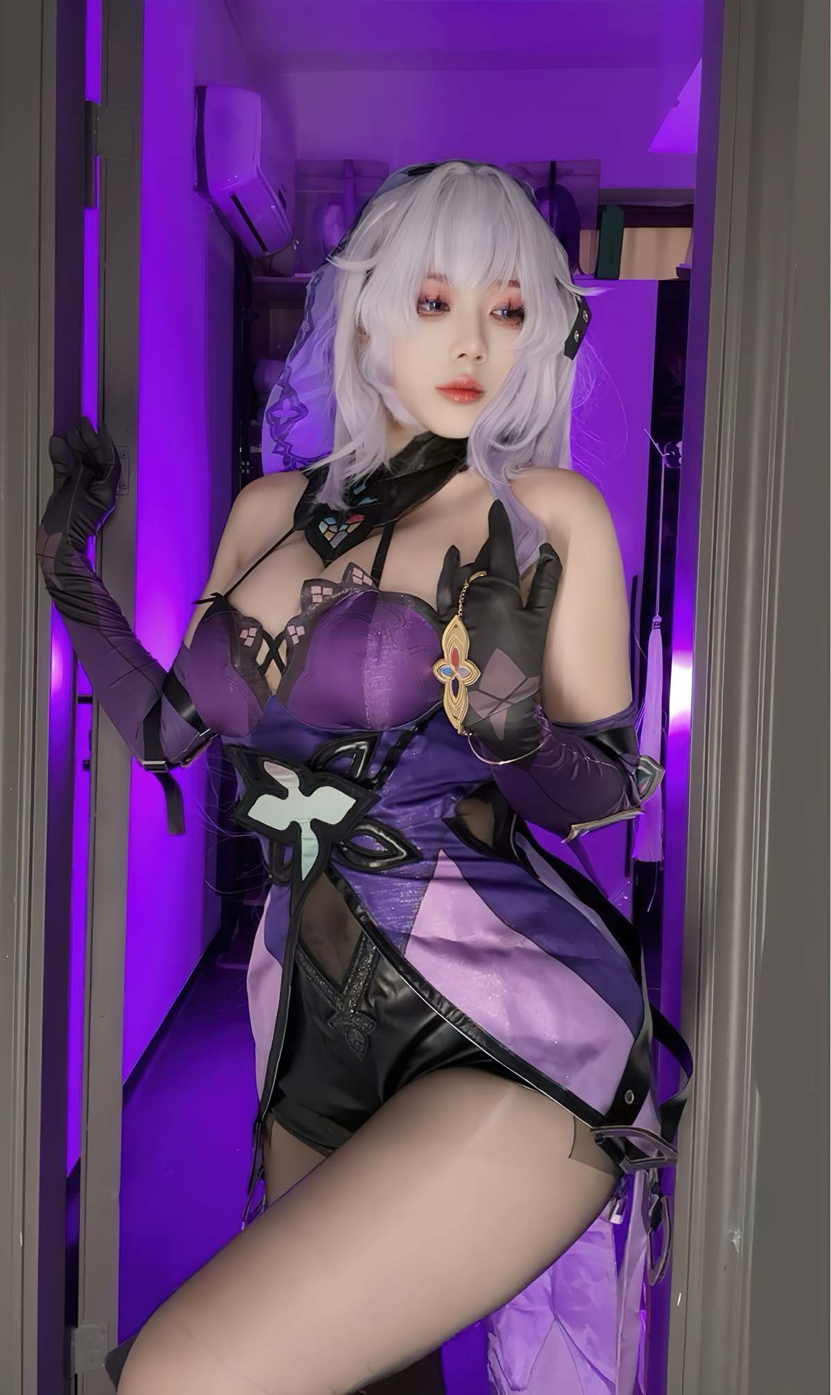 九言 – Black Swan & Emilia Cosplay-第1张