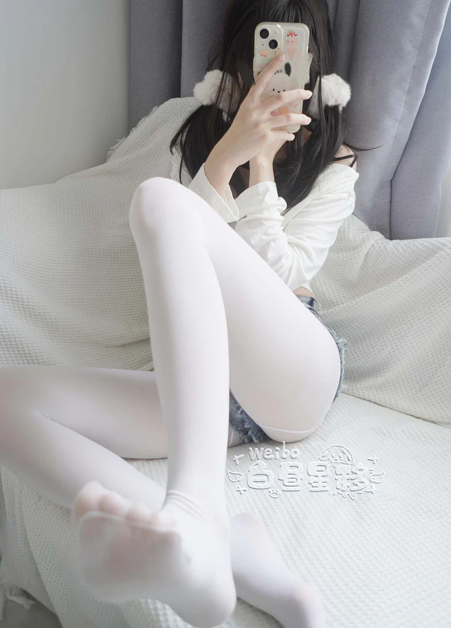 白昼星移 – 居家牛仔热裤白裤袜 Cosplay-第1张