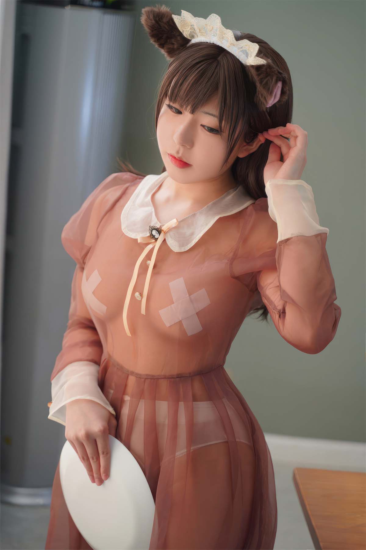 虎森森 – 棕色透明女仆 Cosplay-第1张