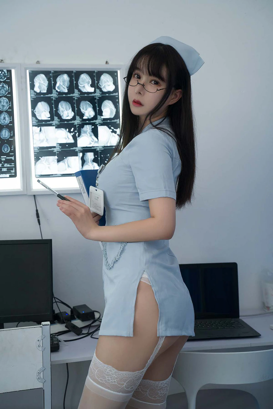 亚马逊鲶鱼 – 新人看护师 Cosplay-第1张