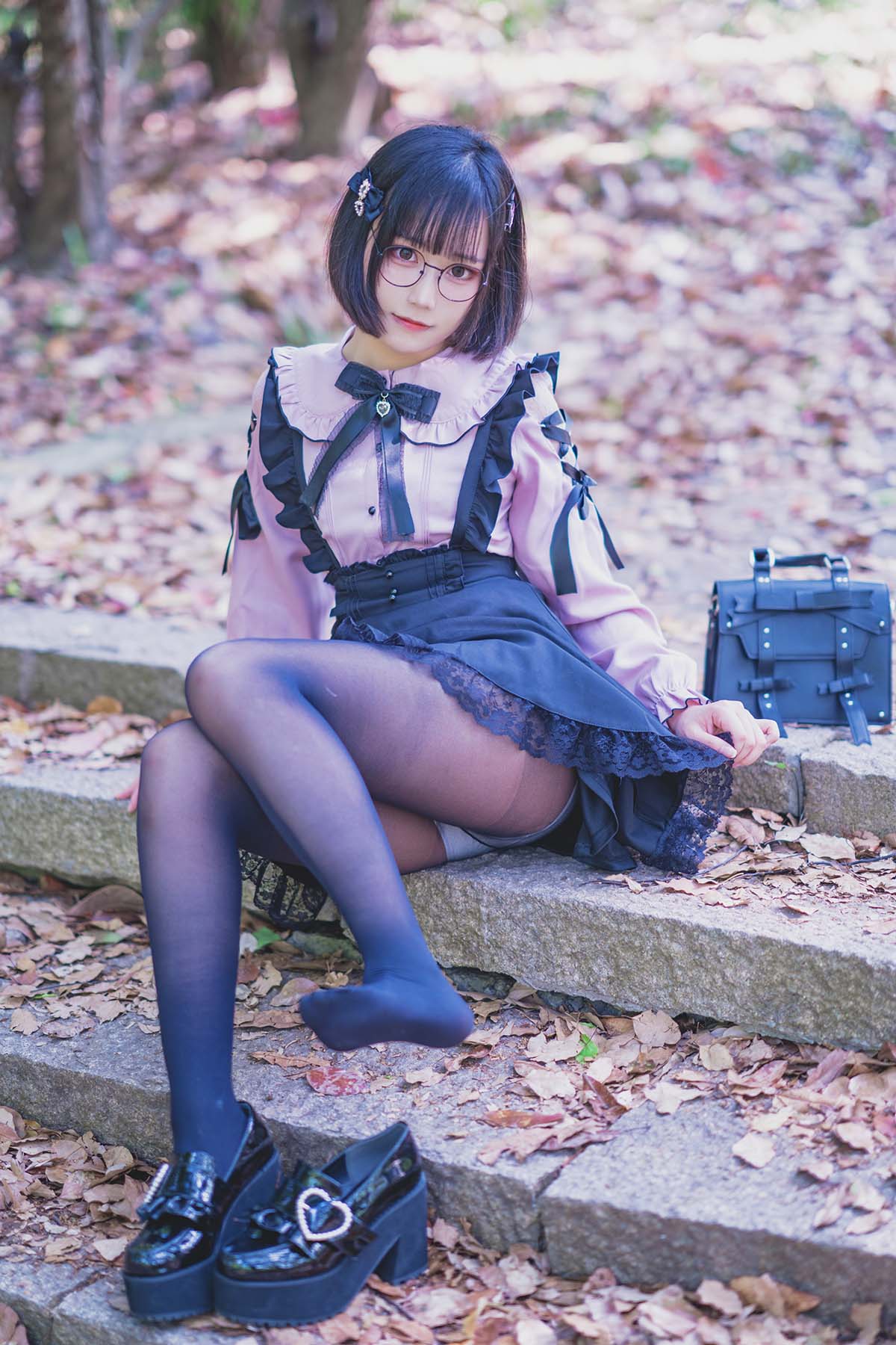 lunananya – 黑丝地雷妹 Cosplay-第1张