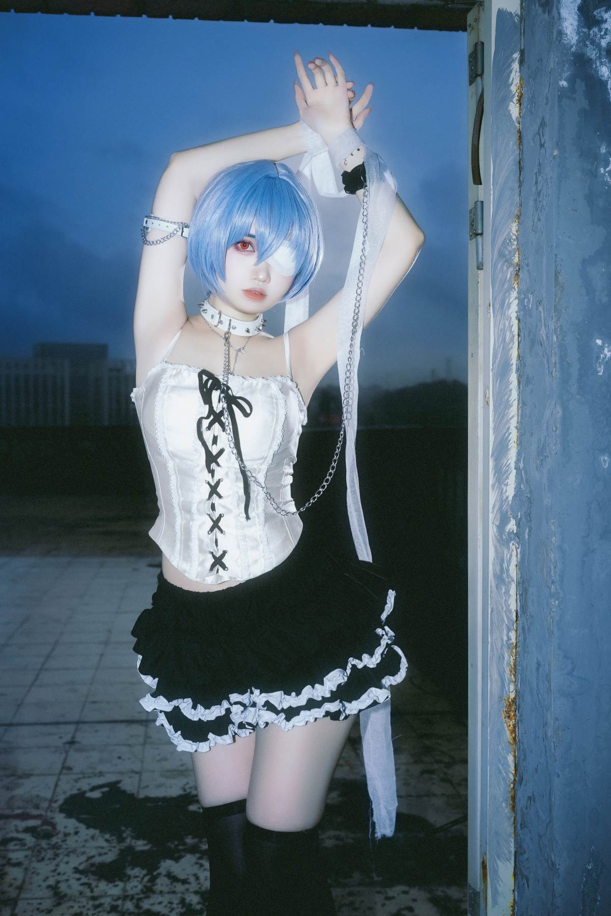 洛桑w伊梓 – 雨后天台 Cosplay-第1张