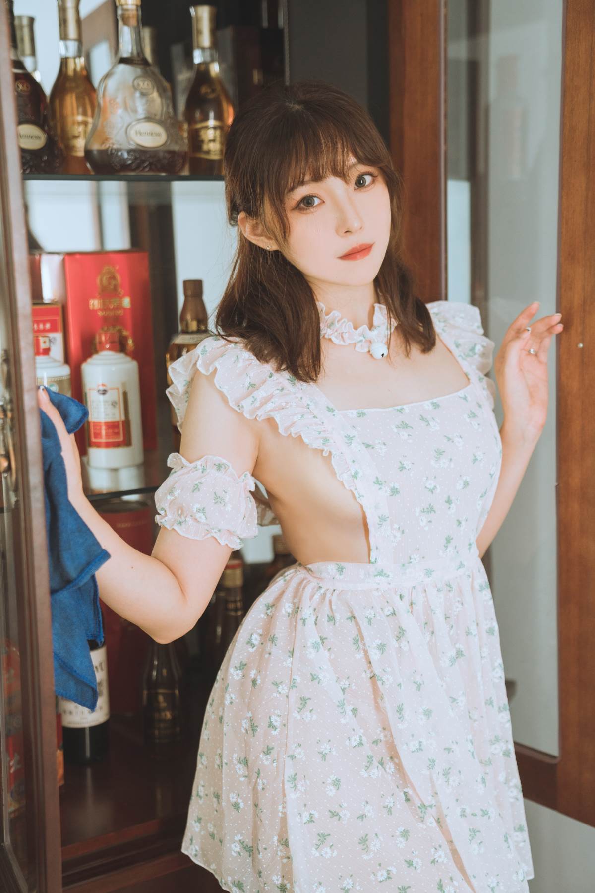 Natsuko夏夏子 – 碎花围裙 Cosplay-第1张