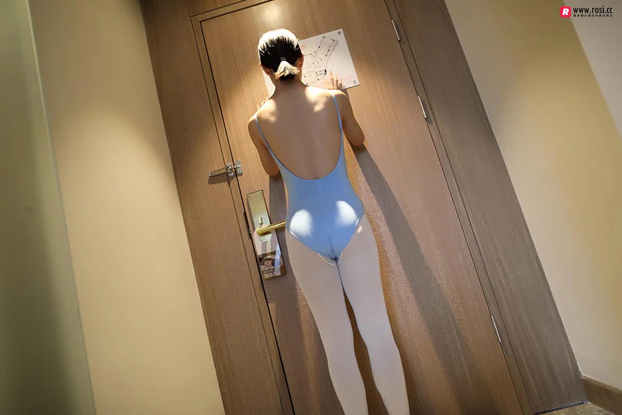 [ROSI艺学妹]2018.07.20 NO.0010 ROSI艺学妹-第1张