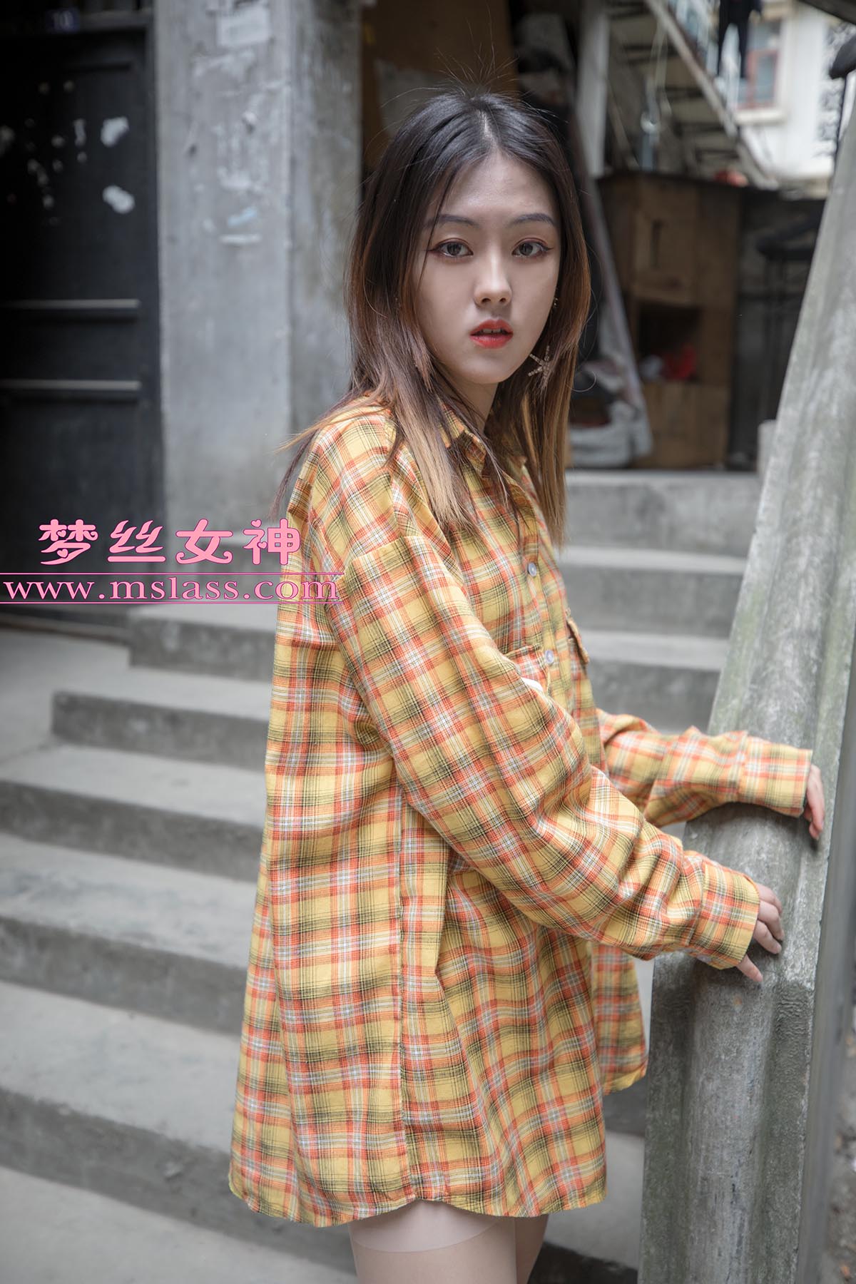 [MSLASS梦丝女神]2019.04.23 NO.002 复古楼的性感美 梦素 MSLASS梦丝女神-第2张