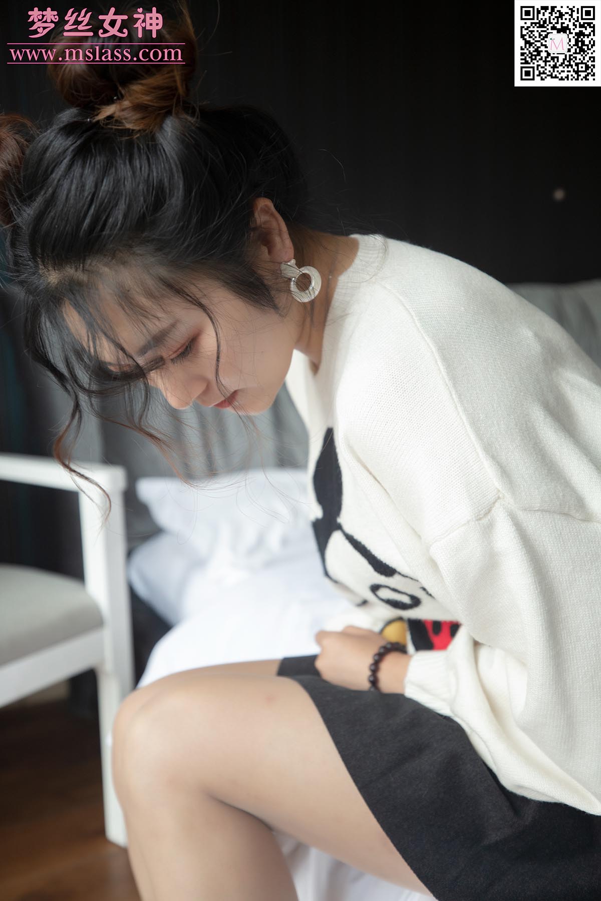 [MSLASS梦丝女神]2019.11.12 NO.064 雨晨 白卫衣下的丝袜 MSLASS梦丝女神-第2张