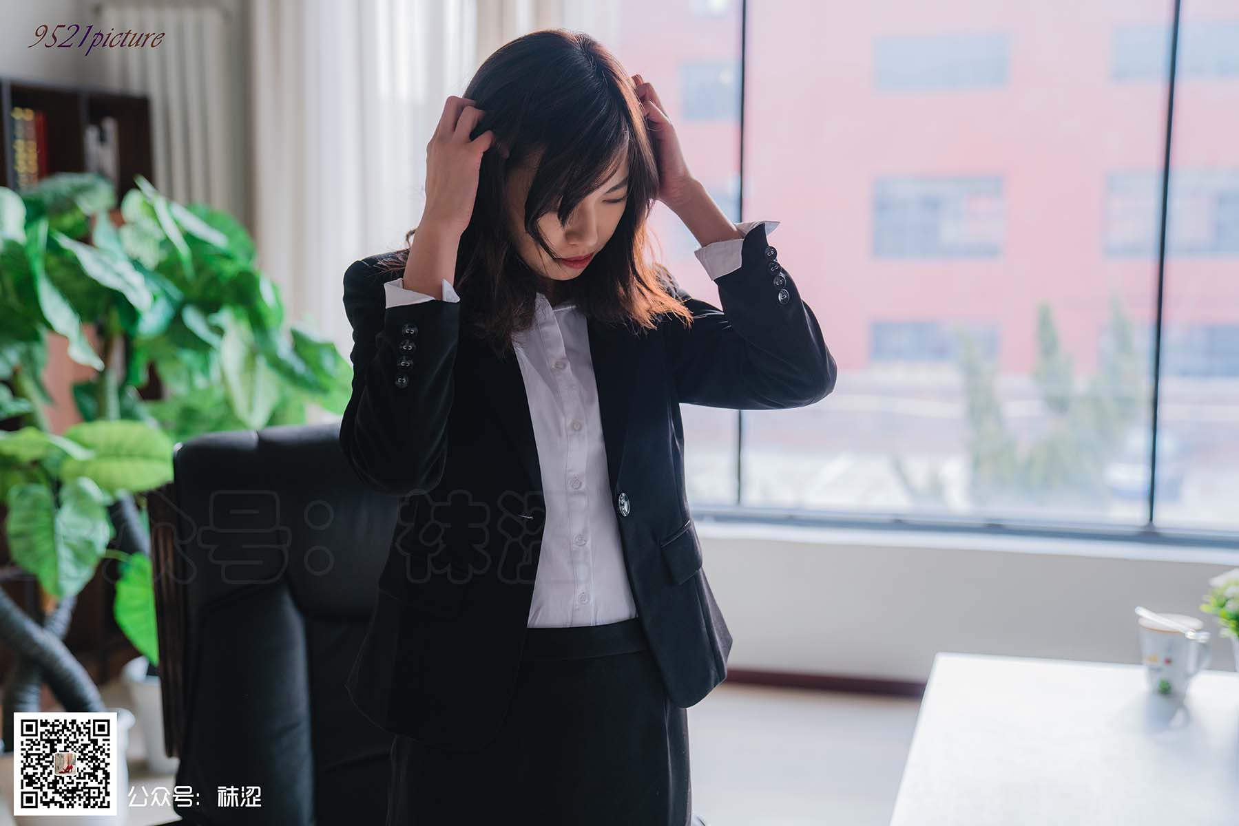 袜涩写真 VOL.019 乐乐腿神职业装 WSXZ袜涩写真-第1张