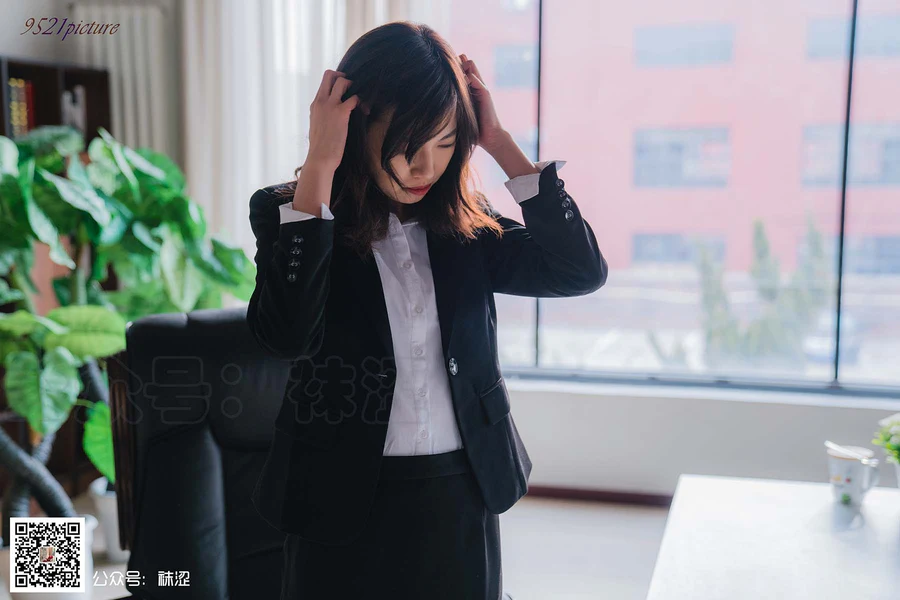 袜涩写真 VOL.019 乐乐腿神职业装 WSXZ袜涩写真-第1张