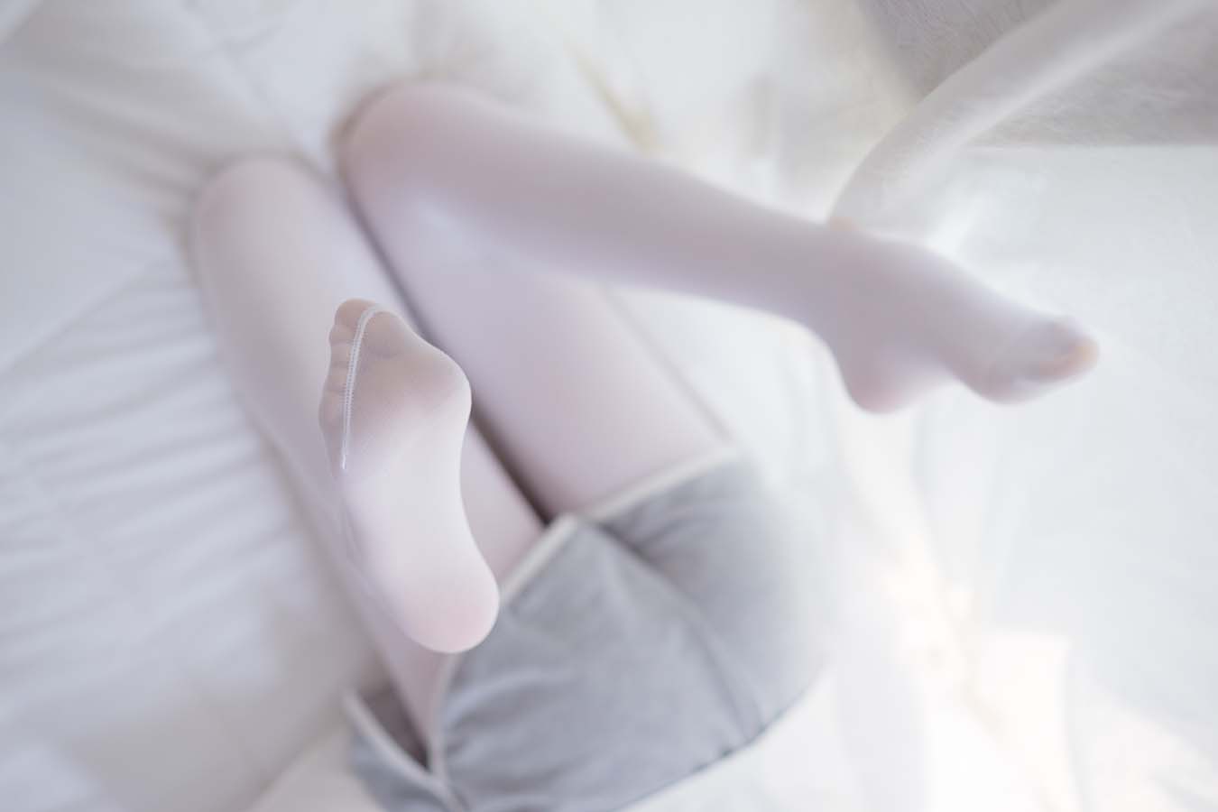 萝莉丝控-喵写真 VOL.011 少女的白丝袜 MXZ喵写真-第2张