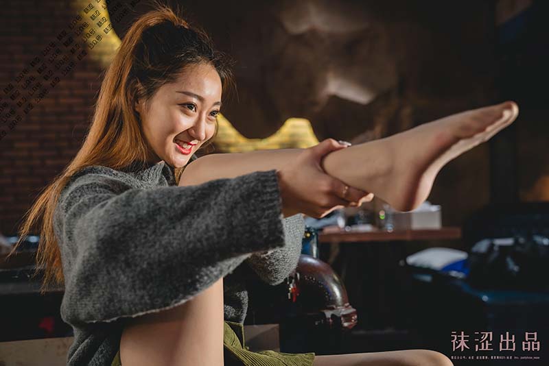 袜涩写真 VOL.055 刘哈哈 玩 WSXZ袜涩写真-第2张
