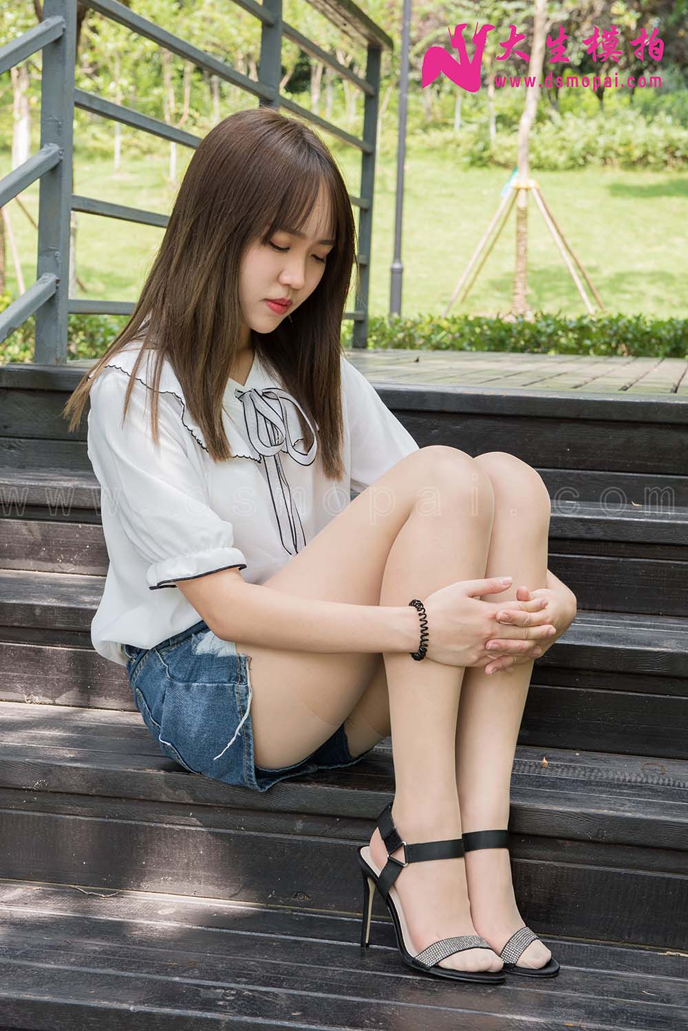大生模拍 NO.137 婉菱 公园里的短裙肉丝 DSMP大生模拍-第1张