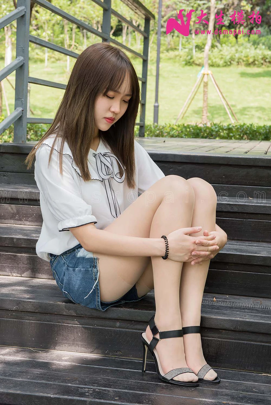 大生模拍 NO.137 婉菱 公园里的短裙肉丝 DSMP大生模拍-第1张