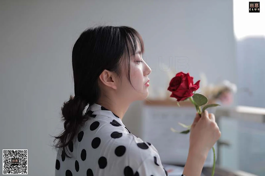 [丝慕GIRL]SM093 天天一元 模特：佳佳《包裙里的秘密》 SM丝慕GIRL-第2张