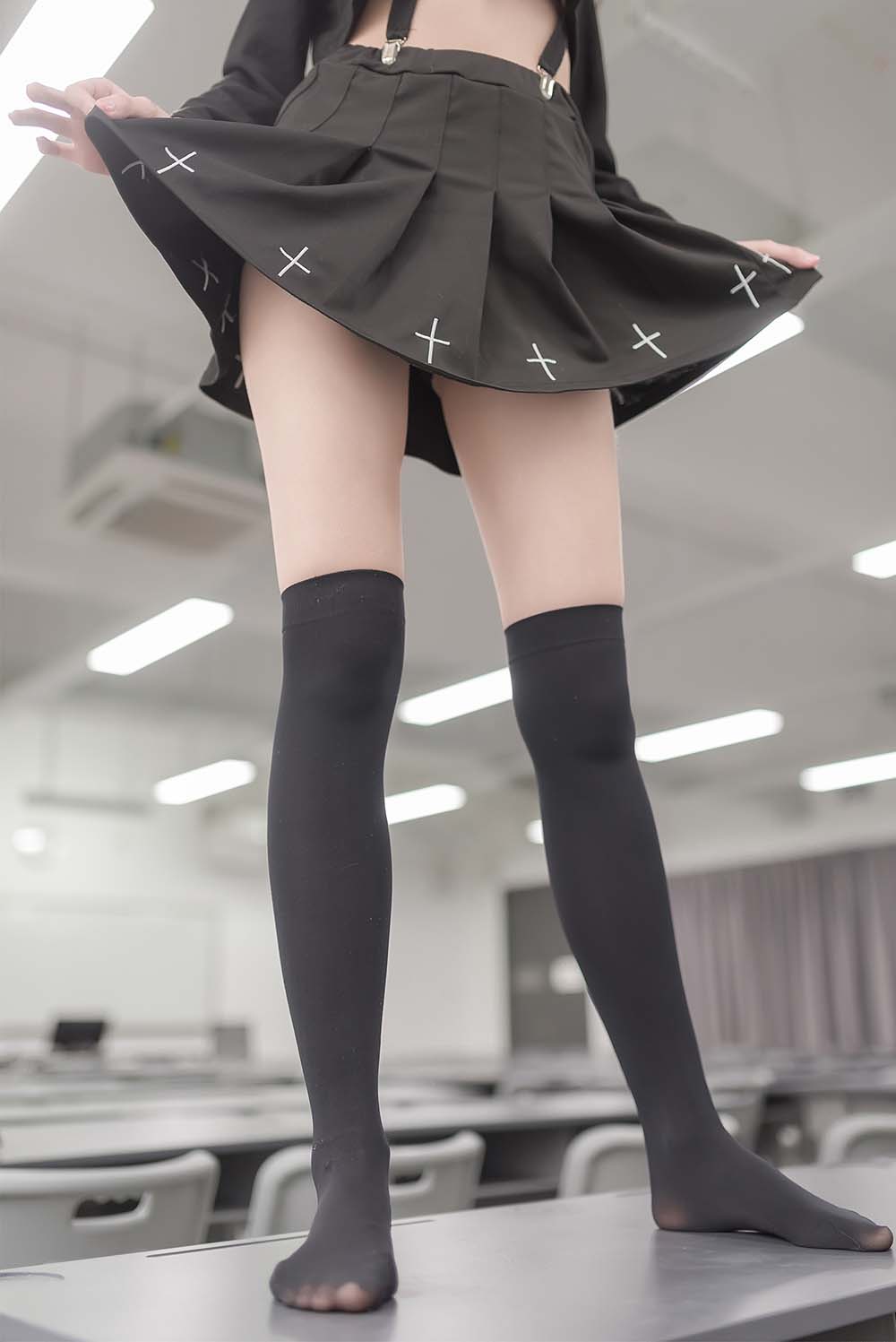 风之领域 NO.011 教室里的黑丝少女 FZLY风之领域-第1张