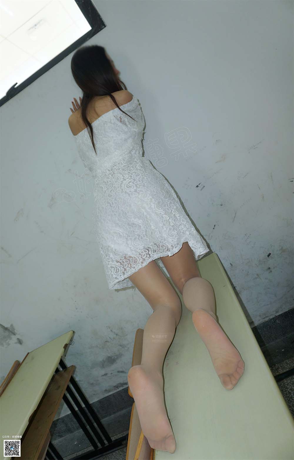 妖精视觉 NO.133 小茶 曼莎白裙，公主丝袜 YJSJ妖精视觉-第1张