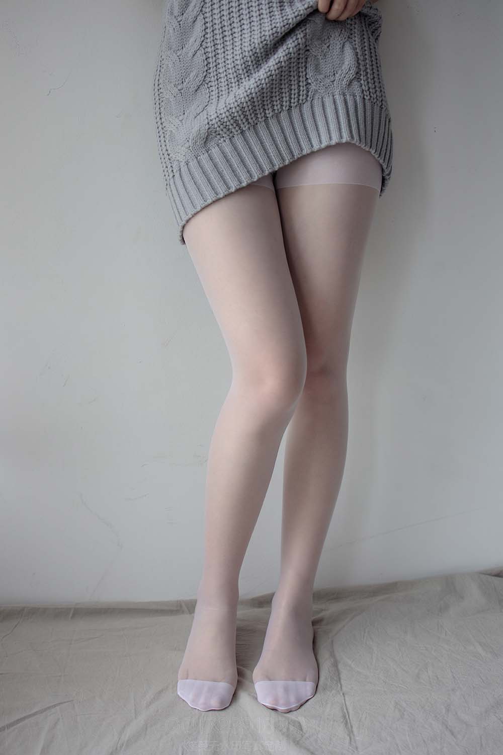 森萝财团写真 X-062 薄白丝露背毛衣 SLCT森萝财团-第1张
