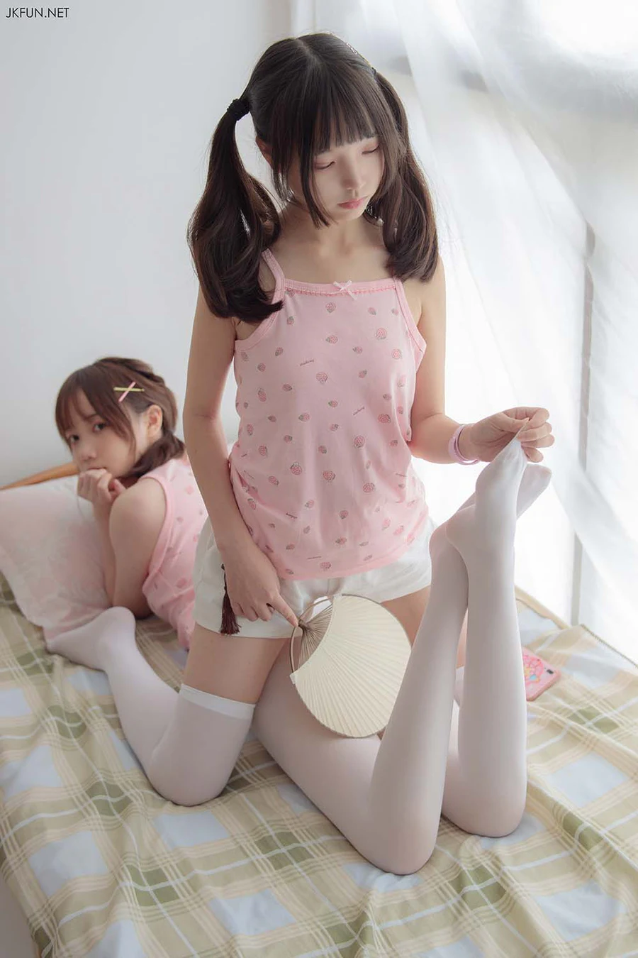 森萝财团写真 JKFUN-015 默陌+AIKA-过膝袜+裤袜 SLCT森萝财团-第2张