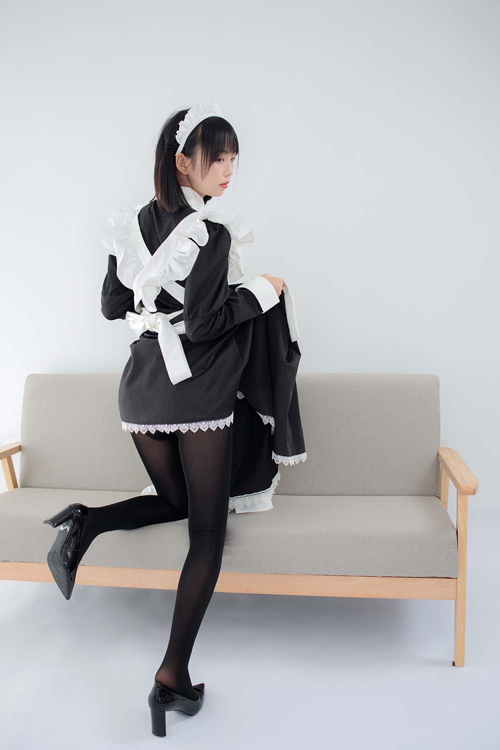 森萝财团写真 JKFUN-029 卉女仆 踩物 80D黑丝 SLCT森萝财团-第2张