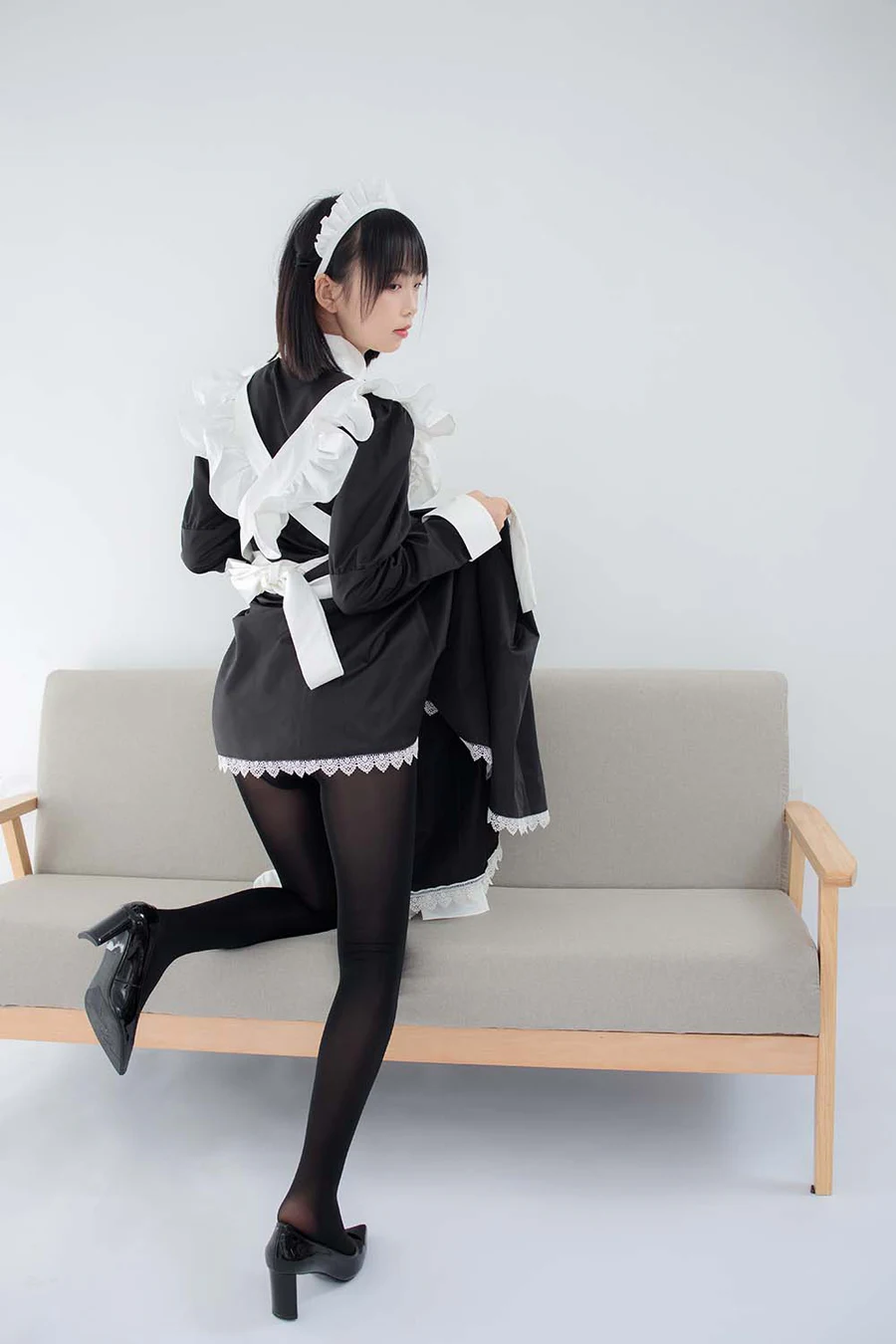 森萝财团写真 JKFUN-029 卉女仆 踩物 80D黑丝 SLCT森萝财团-第2张
