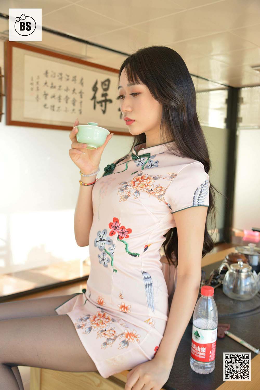 [我丝你想]MX014 美西 新来的女助理4 WSNX我丝你想-第1张