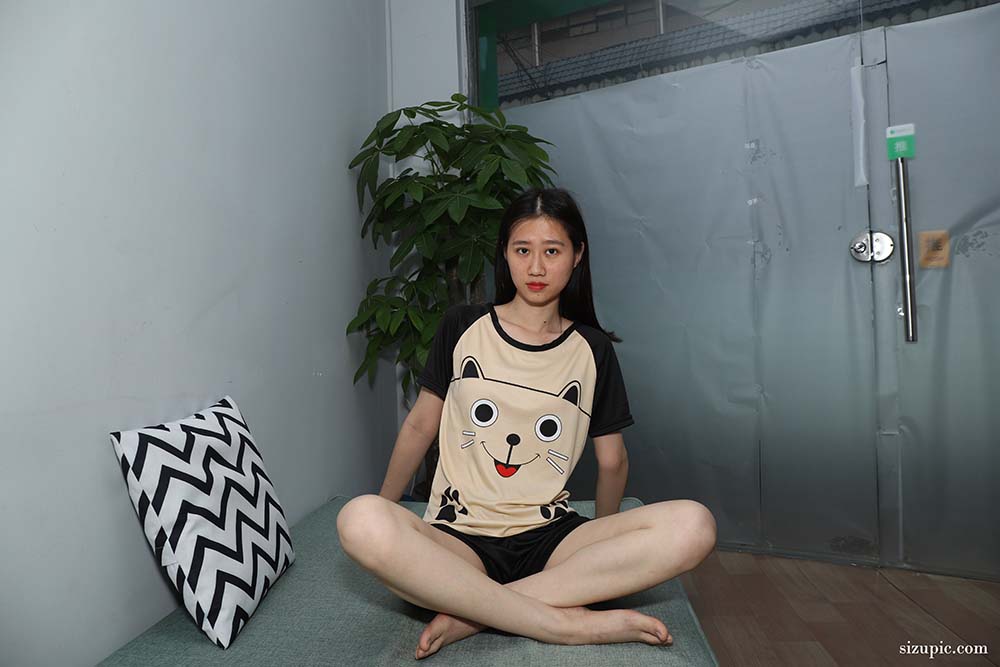 Pary摄影 NO.050 极品美女小芳展示睡衣美脚 Pary摄影-第1张