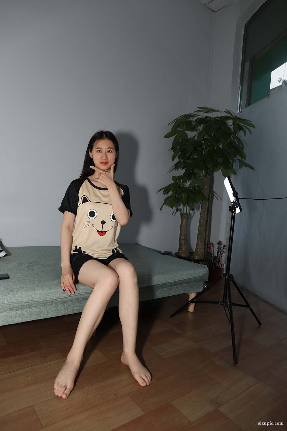 Pary摄影 NO.050 极品美女小芳展示睡衣美脚 Pary摄影-第2张